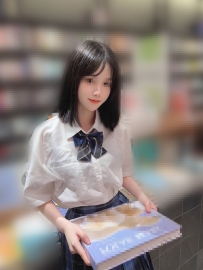 琪琪｜158/42/B/19歲｜可愛蘿莉系