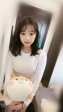 愛蜜  159 44 D 20歲